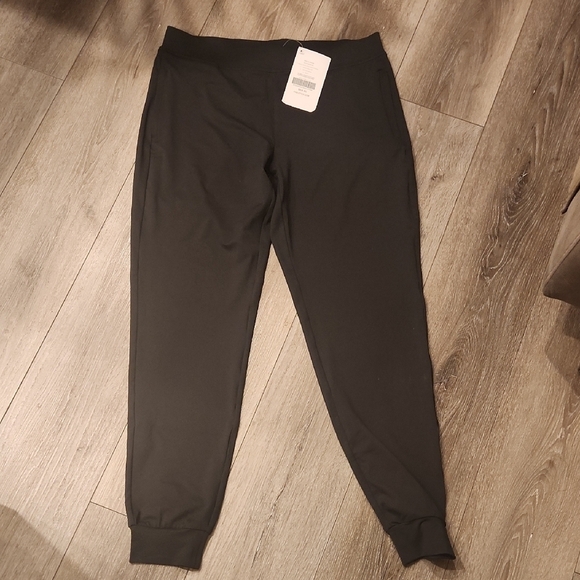 Fabletics Black Jogger Pants - Picture 1 of 6